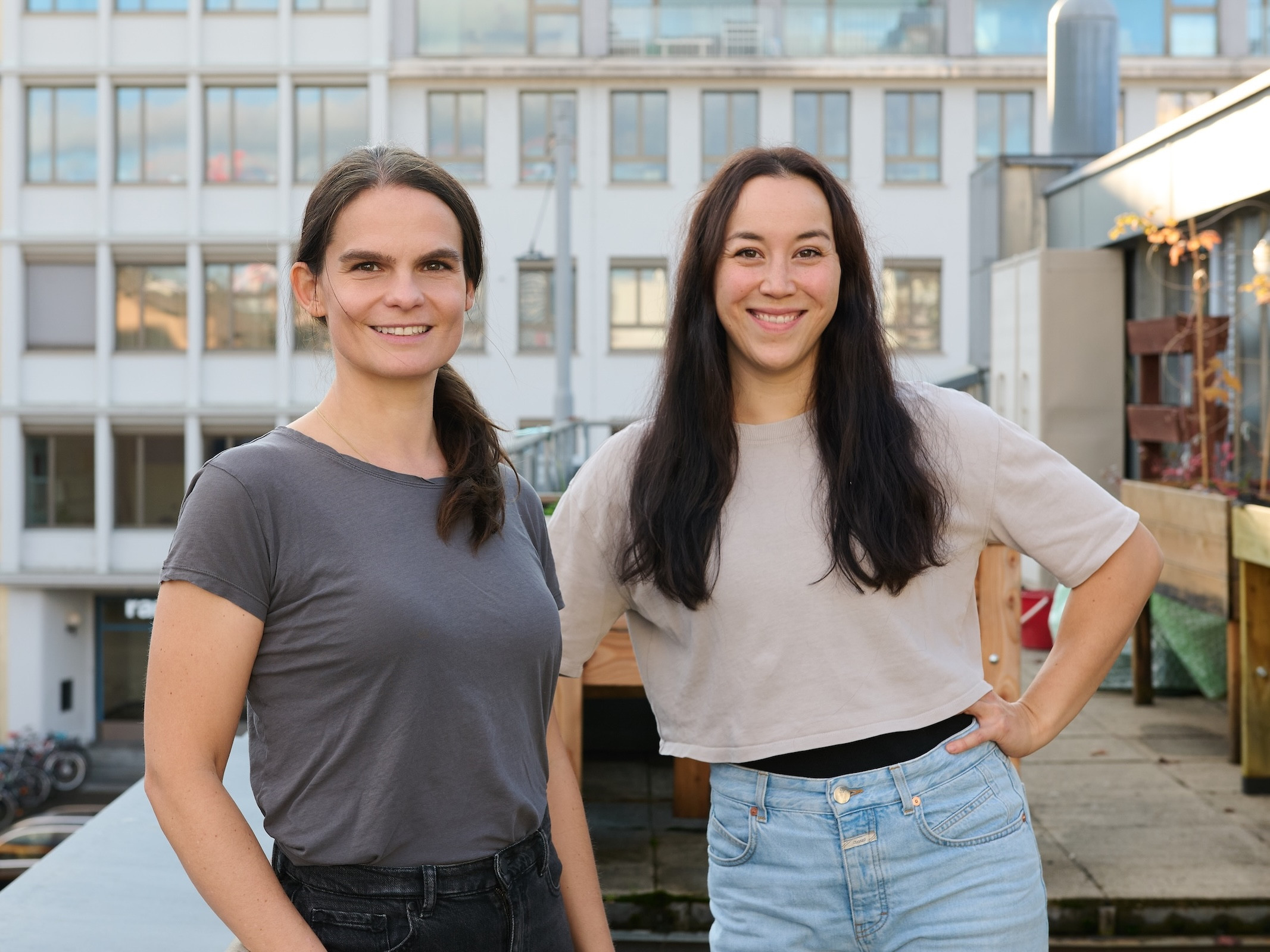 Silvana Treichler und Kate Kern Kate Kern und Silvana Treichler, Inhaberinnen der Praxis Physio am Rank in Zürich